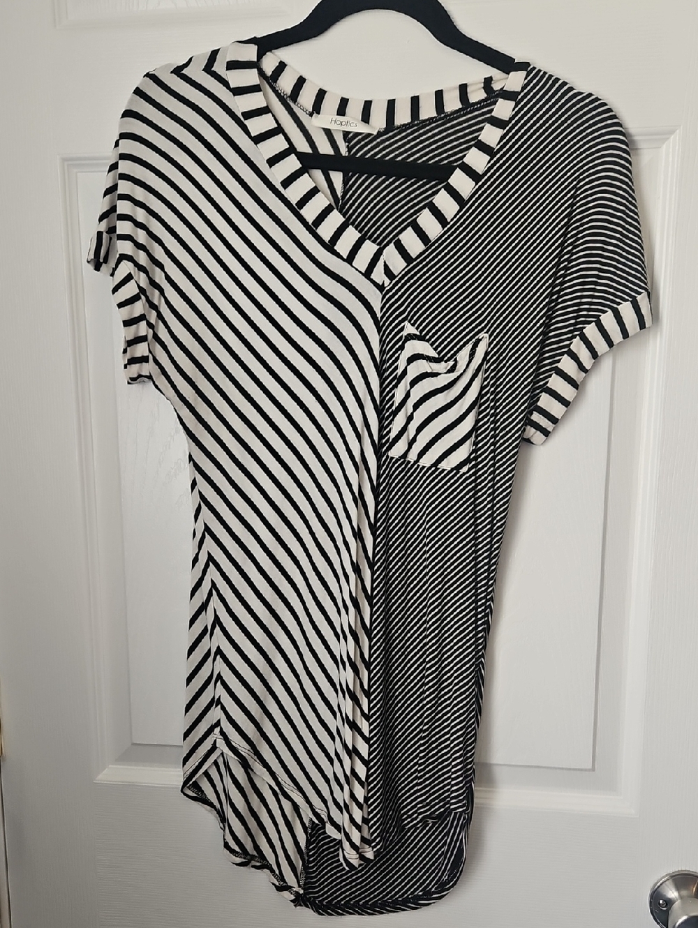 Striped V-Neck Pocket Tee - Black & White